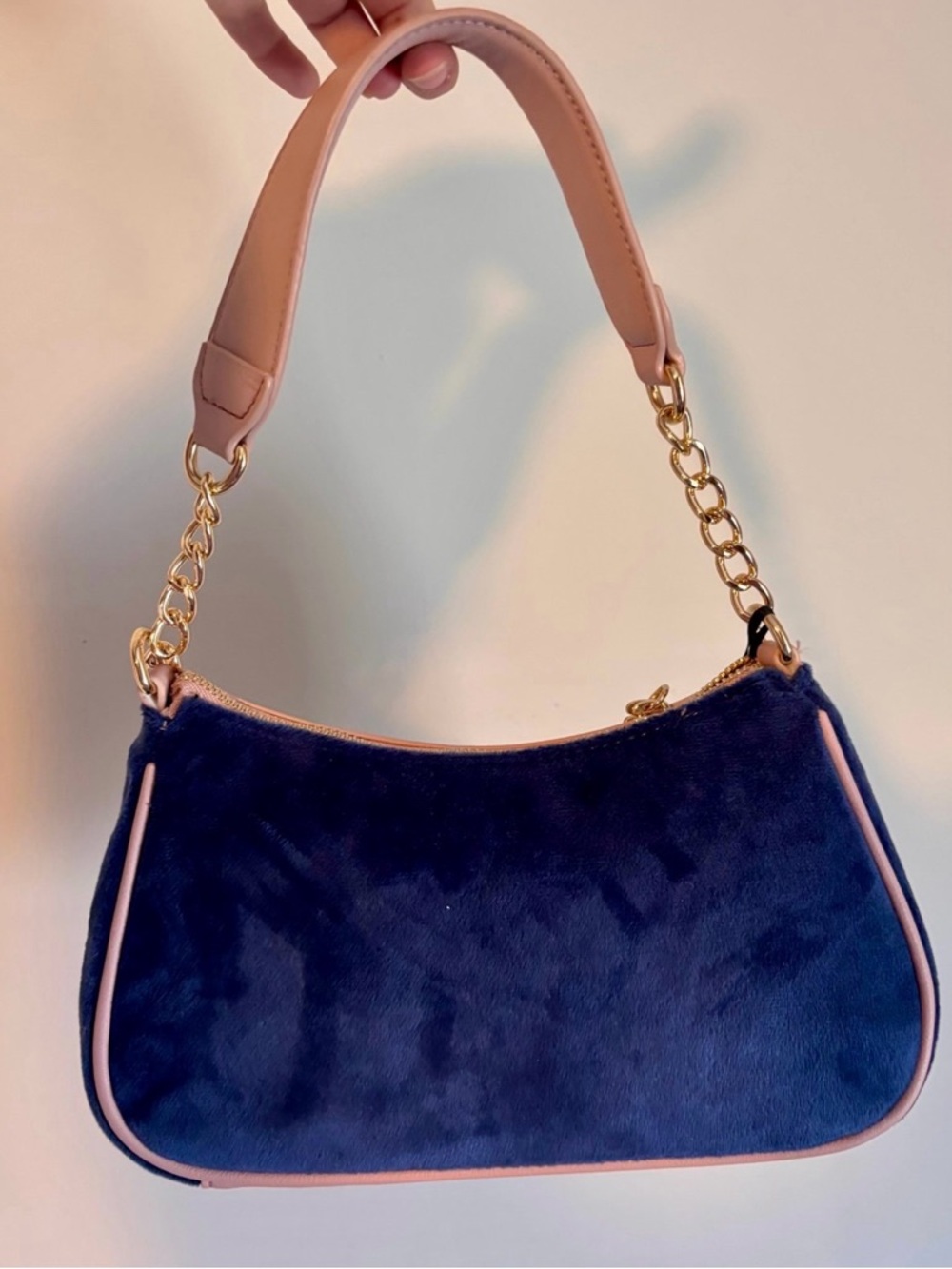 Juicy Couture Heritage Shoulder Bag - Picture 2 of 3